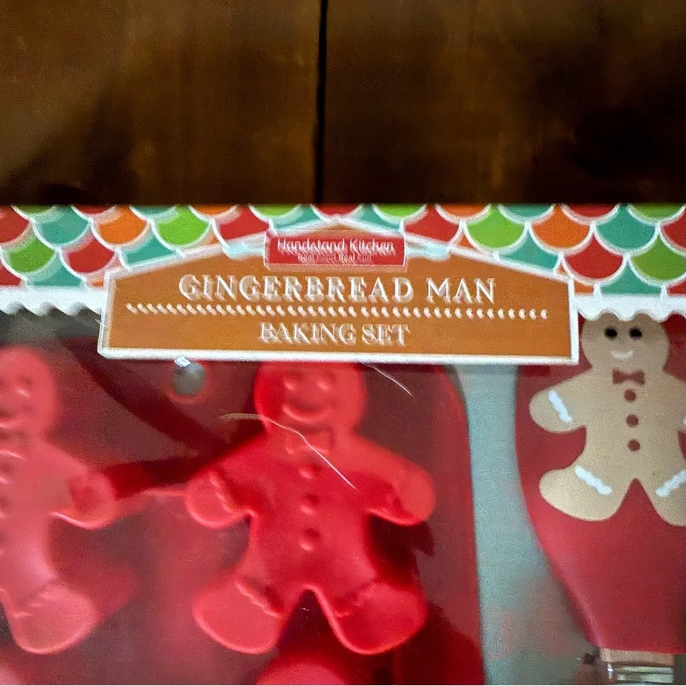 NWT Gingerbread Man Christmas Baking Set